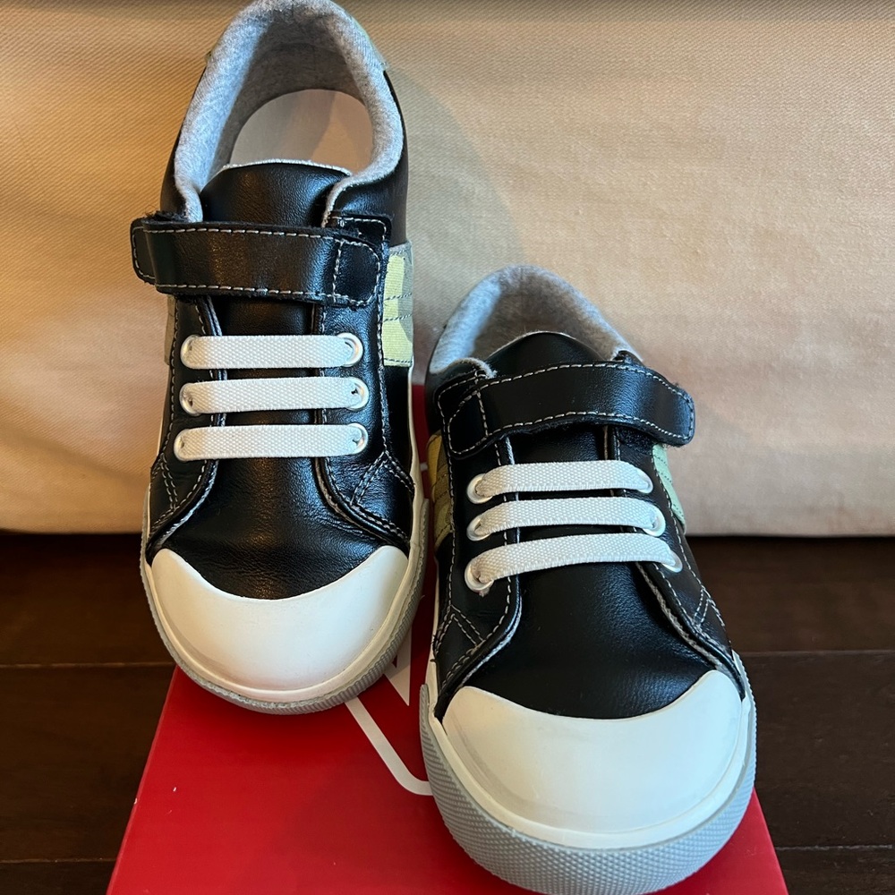 See Kai Run Lucci Leather Sneaker